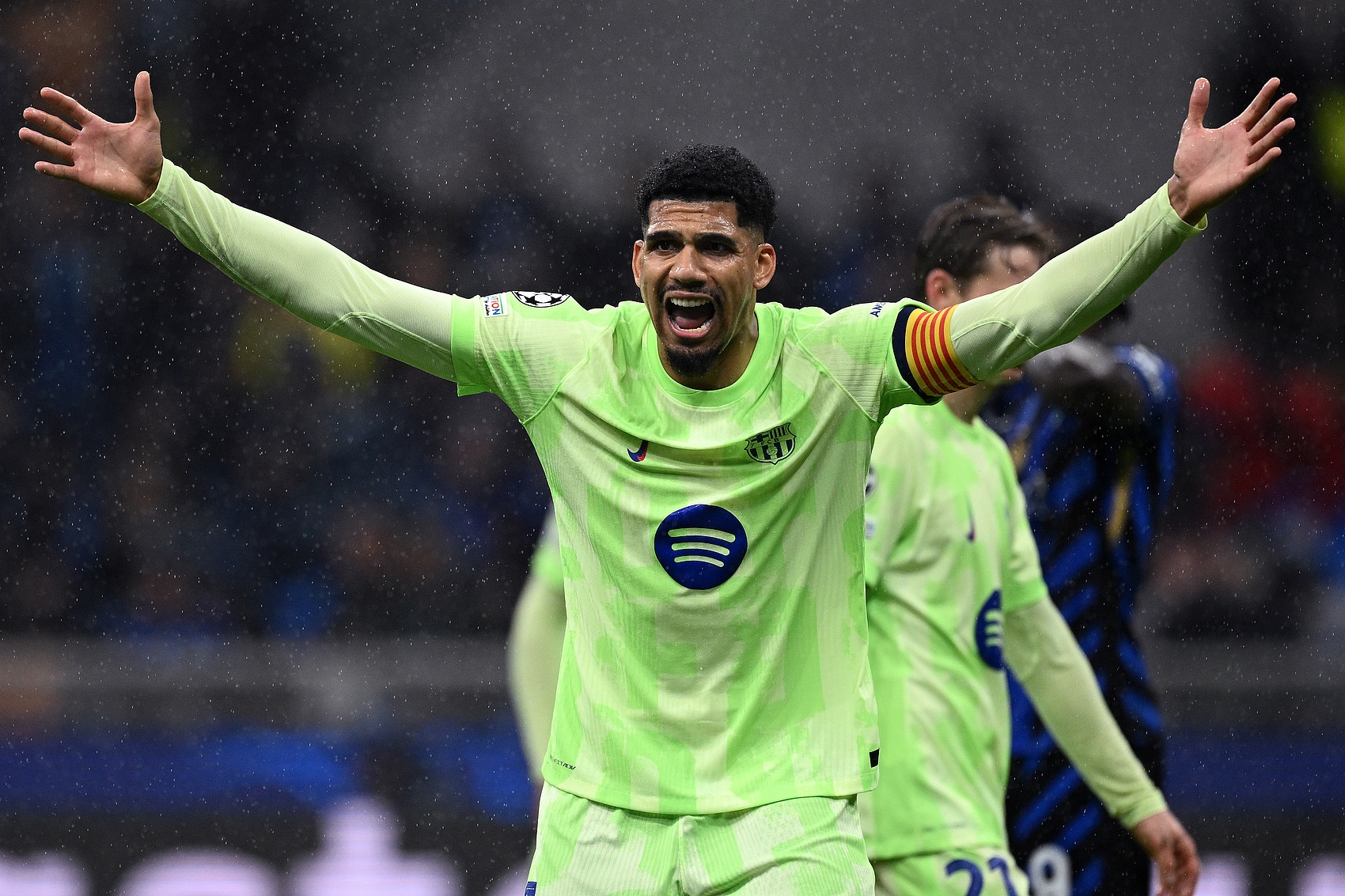 例如佩德里, 撰文称赞了, 巴萨在伤停