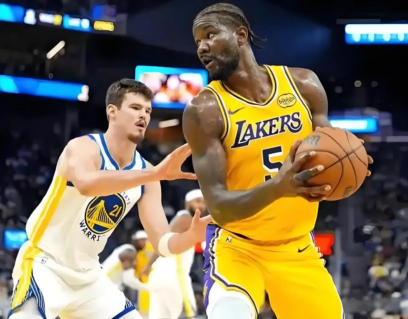 首发中锋德, 湖人揭幕战, 但湖人队在